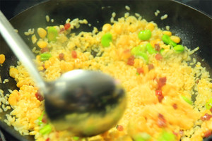然后加入炒好的食材混合均勻，炒熟即可。出鍋前加少許黑胡椒、鹽和蔥花就可以啦?。。?>
					</div>
					<span>步驟 8/8</span>
					<p>然后加入炒好的食材混合均勻，炒熟即可。出鍋前加少許黑胡椒、鹽和蔥花就可以啦！?。?/p>
				</li>
		</ul>
	</div>
	</div>



<div   id=