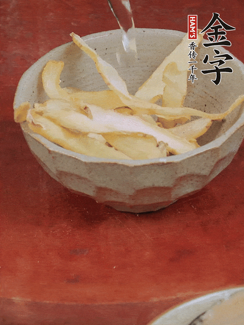 玉竹、花菇分別清水泡發(fā)。
