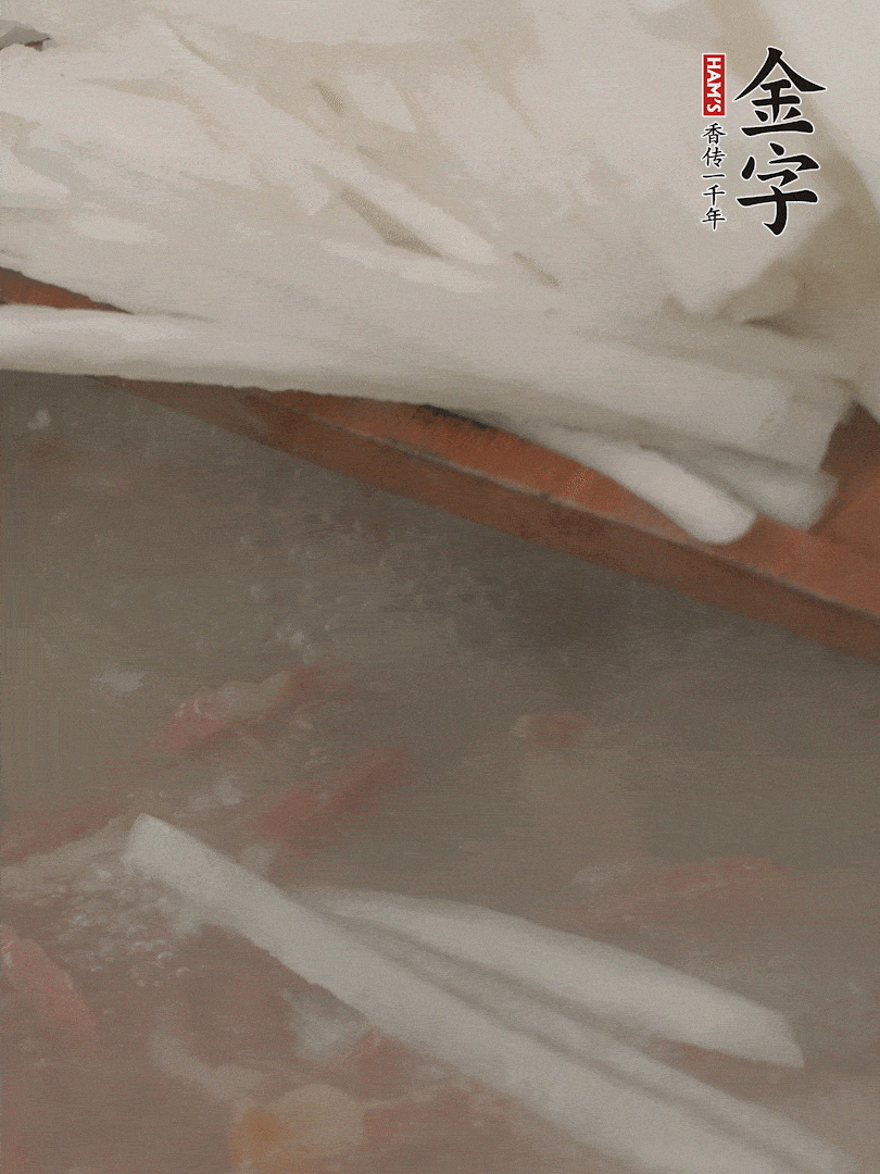 放蘿卜絲，燉5分鐘。