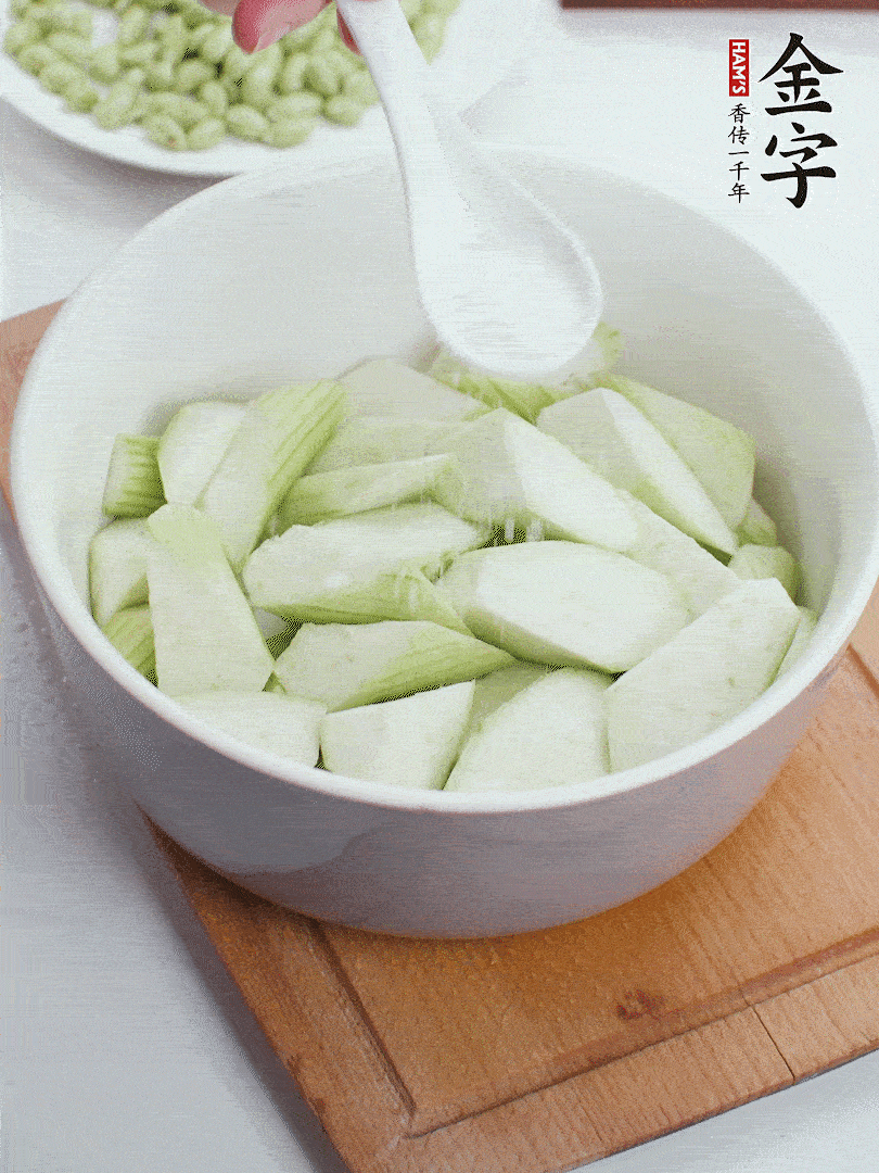 水中加1勺鹽浸泡，防止變黑。
