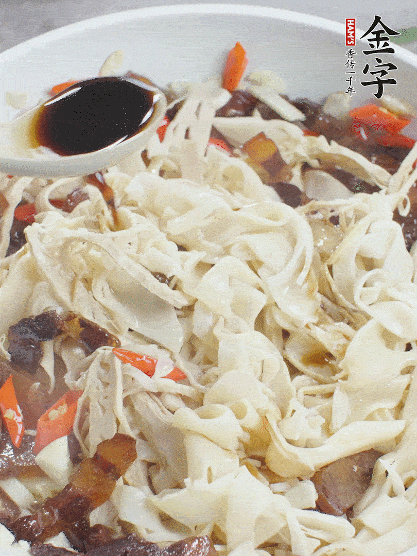 下糯米筍，淋一點生抽、蠔油調(diào)味。