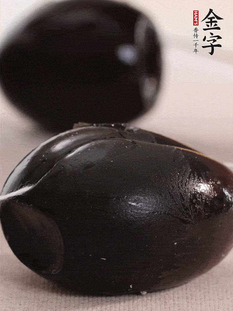 娃娃菜金針菇去跟洗凈，皮蛋改刀。