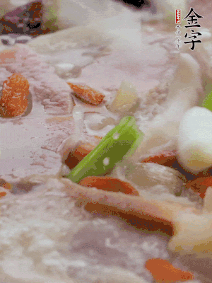 最后下枸杞、蒜白。
