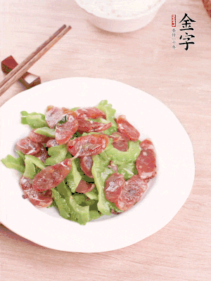 一小撮糖調(diào)味。