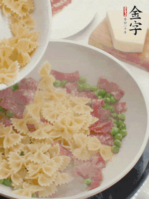 1小勺鹽調(diào)味，混合一起燉煮一下。