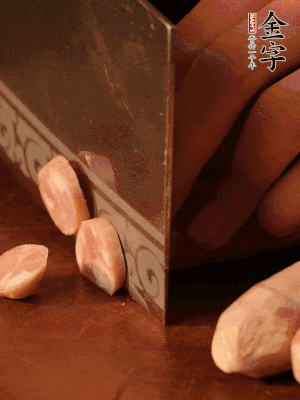 金字烤腸切圓片。