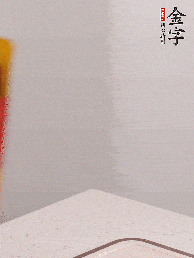 金字火腿切片，溫水浸泡5分鐘，將牛腩放鍋中，倒入比食材多2倍的清水，加姜焯水