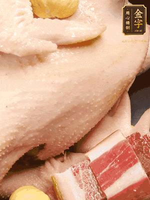 冷水、整雞、蔥結(jié)、姜片、雞油、火腿、板栗（雞肉：水=1:3）
