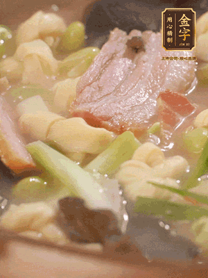 最后加一點(diǎn)蠔油、雞精調(diào)味
